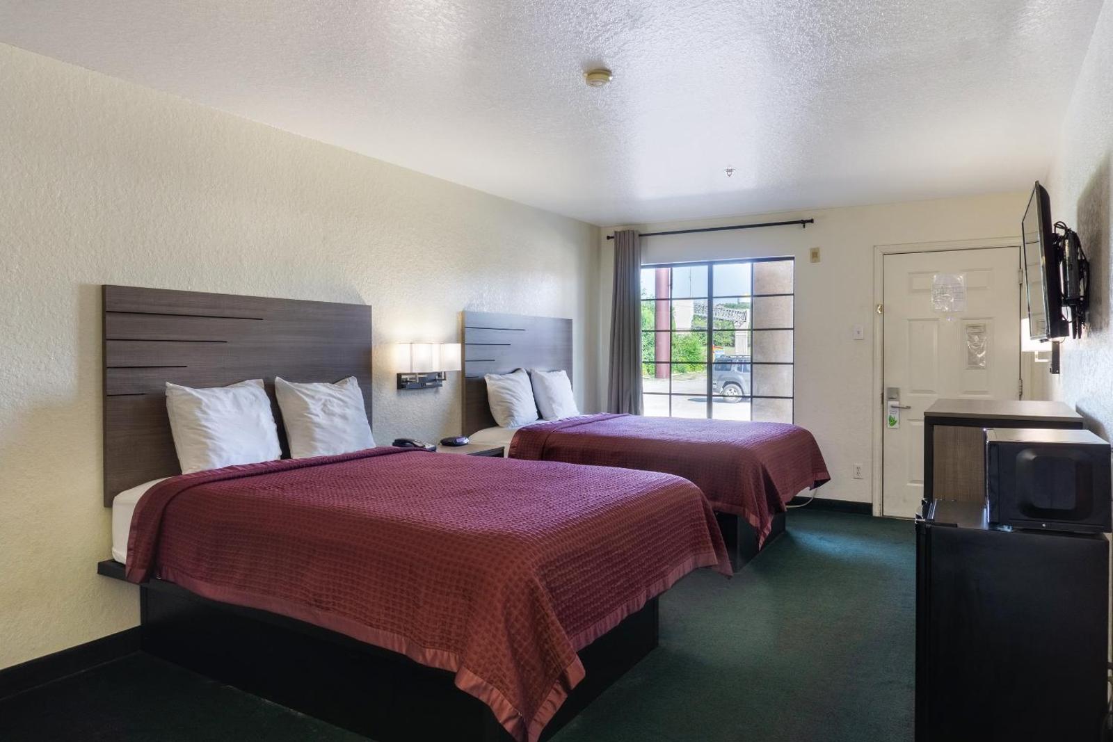 OYO Inn & Suites Medical Center San Antonio Main image 1